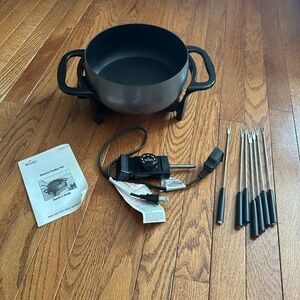 RIVAL Electric Fondue Pot with 7 Forks - Black